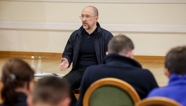 Шмигаль назвав два параметри, які дозволили пройти цей опалювальний сезон на українському газі Шмигаль назвав два параметри, які дозволили пройти цей опалювальний сезон на українському газі