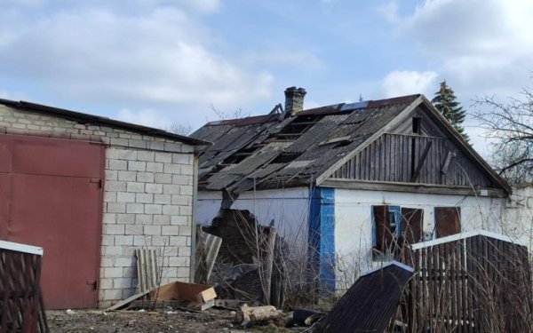 Росіяни скинули авіабомбу на житловий будинок в Донецькій області: є жертви
Росіяни скинули авіабомбу на житловий будинок в Донецькій області: є жертви
