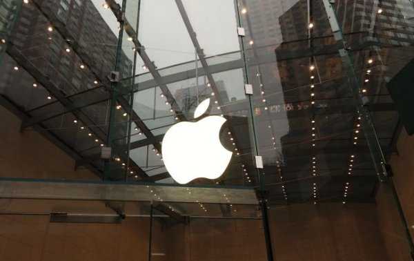 Мін'юст США подасть до суду на Apple, - Bloomberg
Мін'юст США подасть до суду на Apple, - Bloomberg