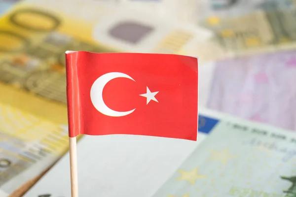 Инфляция в Турции в феврале ускорилась до максимума с конца 2022 года
Инфляция в Турции в феврале ускорилась до максимума с конца 2022 года