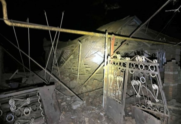 Обломки "Шахеда" упали на многоэтажку в Кривом Роге, вспыхнул пожар &minus; ОВА