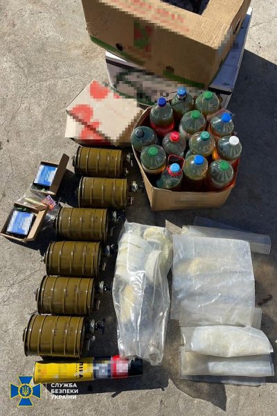 У Запоріжжі чоловік за вказівкою російських спецслужб планував теракт на пошті
У Запоріжжі чоловік за вказівкою російських спецслужб планував теракт на пошті
