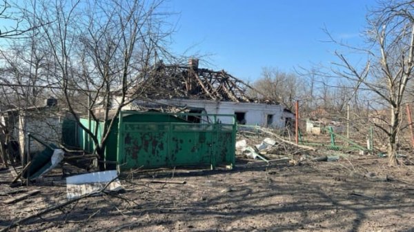 Россияне ударили "Шахедами" по Доброполью, под завалами могут быть люди Россияне ударили "Шахедами" по Доброполью, под завалами могут быть люди