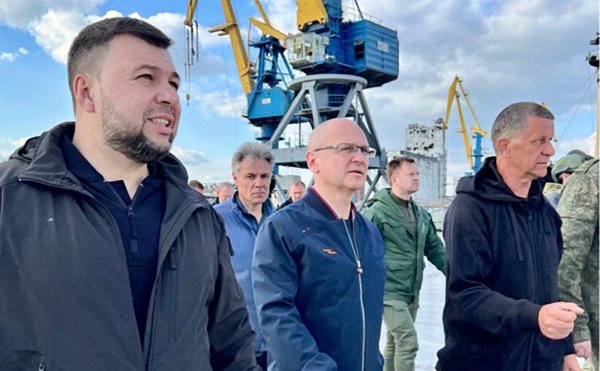 "Вибори" під дулом автомата. Як українців в окупації змушують голосувати за Путіна
"Вибори" під дулом автомата. Як українців в окупації змушують голосувати за Путіна