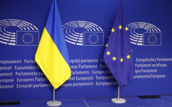 Євросоюз розробив законодавство для передачі Україні доходів від заморожених активів РФ
Євросоюз розробив законодавство для передачі Україні доходів від заморожених активів РФ
