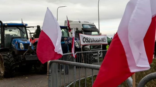 Польские фермеры заблокируют движение автобусов в пункте пропуска "Медика" - "Шегини" Польские фермеры заблокируют движение автобусов в пункте пропуска "Медика" - "Шегини"