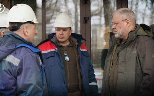 Міністр енергетики відвідав зруйновану ТЕС на Харківщині
Міністр енергетики відвідав зруйновану ТЕС на Харківщині