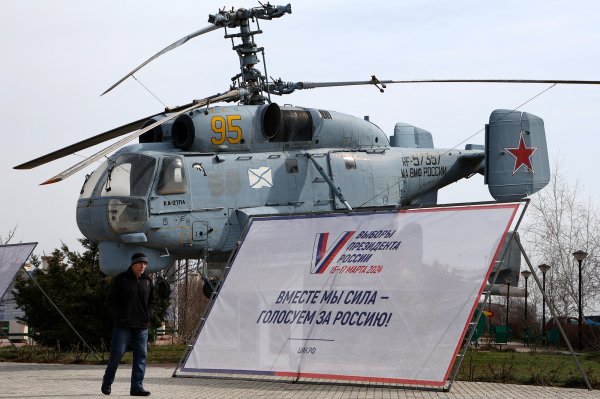 "Вибори" під дулом автомата. Як українців в окупації змушують голосувати за Путіна
"Вибори" під дулом автомата. Як українців в окупації змушують голосувати за Путіна