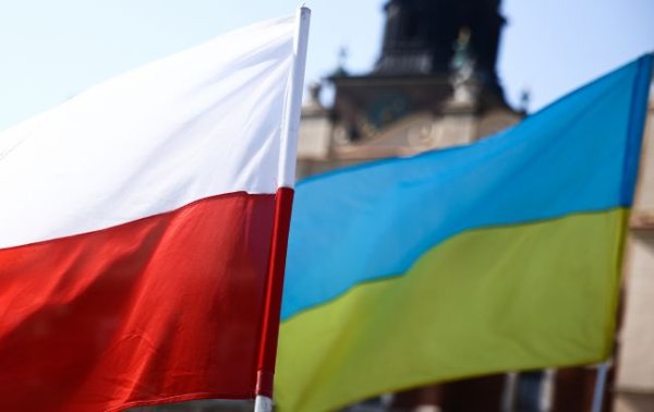 Польща готує "революційні" зміни в допомозі біженцям з України
Польща готує "революційні" зміни в допомозі біженцям з України