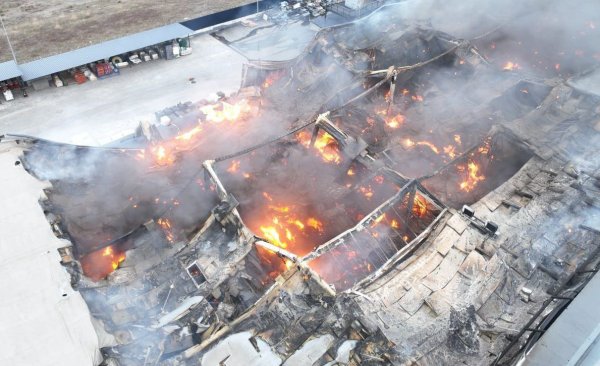 Через російський обстріл у Нікополі виникла масштабна пожежа
Через російський обстріл у Нікополі виникла масштабна пожежа
