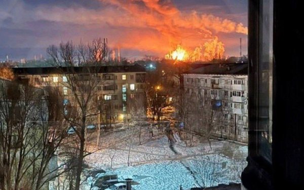 У російській Самарі горить нафтопереробний завод
У російській Самарі горить нафтопереробний завод
