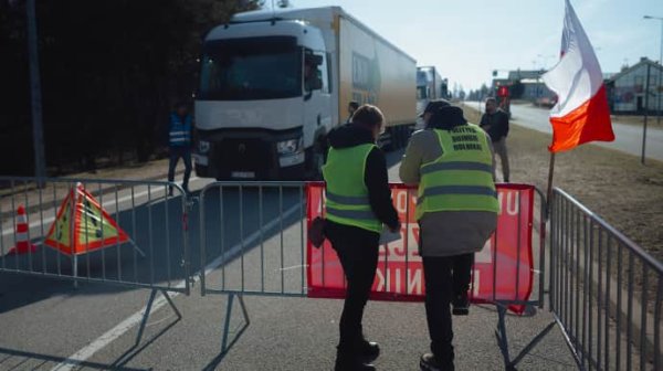 Движение всех транспортных средств разблокировано в ПП "Медика-Шегини" - посол Движение всех транспортных средств разблокировано в ПП "Медика-Шегини" - посол