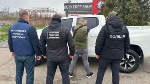 На границе с Венгрией задержан иностранец, который вывозил девушку в сексуальное рабство На границе с Венгрией задержан иностранец, который вывозил девушку в сексуальное рабство