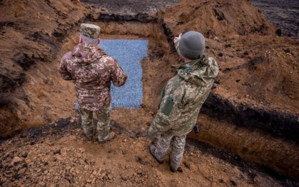 На Дніпропетровщині будують нові фортифікаційні споруди
На Дніпропетровщині будують нові фортифікаційні споруди