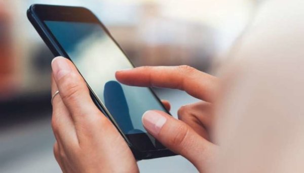 Українці тепер можуть сплачувати митні платежі просто зі смартфона Українці тепер можуть сплачувати митні платежі просто зі смартфона