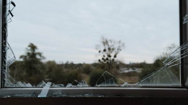 Оккупанты из артиллерии ударили по Очеретину в Донецкой области, раненый мужчина Оккупанты из артиллерии ударили по Очеретину в Донецкой области, раненый мужчина