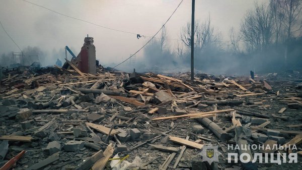 Росіяни продовжують терор Сумщини
Росіяни продовжують терор Сумщини