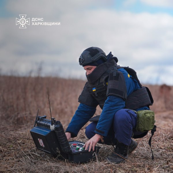 Харківщину розміновуватиме вітчизняна дистанційна спецмашина
Харківщину розміновуватиме вітчизняна дистанційна спецмашина