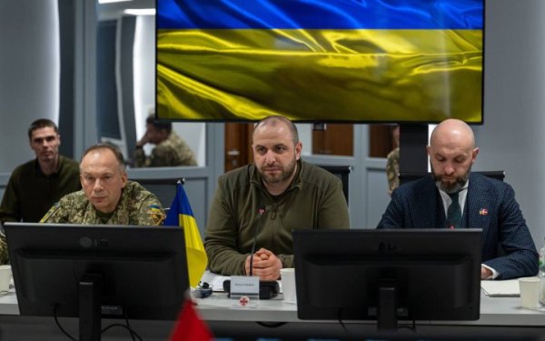 Умєров закликав данських партнерів за можливості профінансувати навчання більшої кількості українських пілотів F-16
Умєров закликав данських партнерів за можливості профінансувати навчання більшої кількості українських пілотів F-16