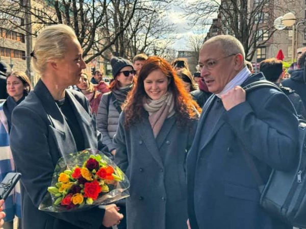 Российская оппозиция по всему миру проголосовала в одно время