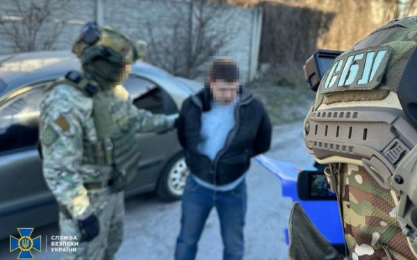 У Запоріжжі чоловік за вказівкою російських спецслужб планував теракт на пошті
У Запоріжжі чоловік за вказівкою російських спецслужб планував теракт на пошті
