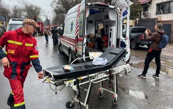Ракетний удар по Одесі: кількість загиблих зросла, в лікарні помер працівник ДСНС
Ракетний удар по Одесі: кількість загиблих зросла, в лікарні помер працівник ДСНС