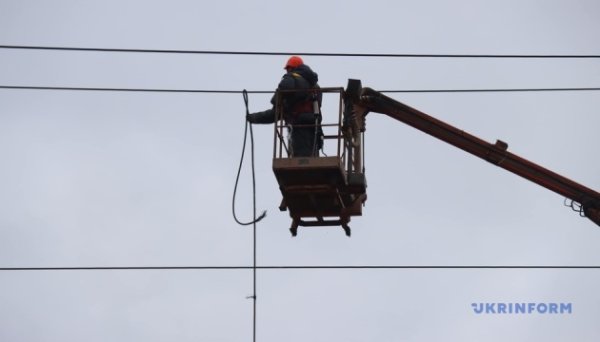 Енергетики за добу повернули світло для більш як 25 тисяч споживачів Енергетики за добу повернули світло для більш як 25 тисяч споживачів
