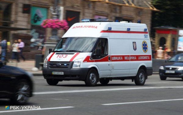 Не пропустив "швидку" - забрали права. В Україні хочуть суттєво підвищити штрафи для водіїв
Не пропустив "швидку" - забрали права. В Україні хочуть суттєво підвищити штрафи для водіїв