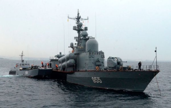 Росія вивела у Чорне море ракетоносії з "Калібрами"
Росія вивела у Чорне море ракетоносії з "Калібрами"