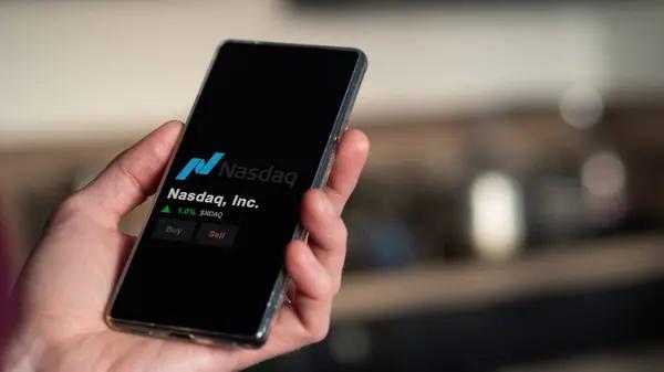 Дубайская биржа продает треть своей доли в Nasdaq за $1,6 млрд
Дубайская биржа продает треть своей доли в Nasdaq за $1,6 млрд
