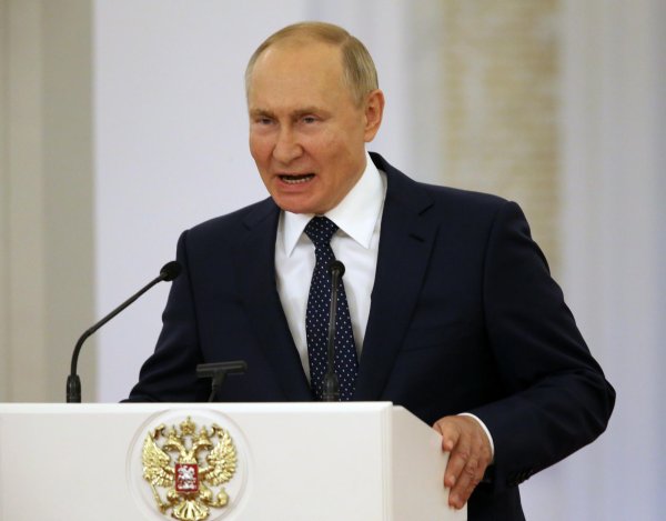Путін "виграв". Що чекає на РФ після виборів та до чого готуватися Україні
Путін "виграв". Що чекає на РФ після виборів та до чого готуватися Україні