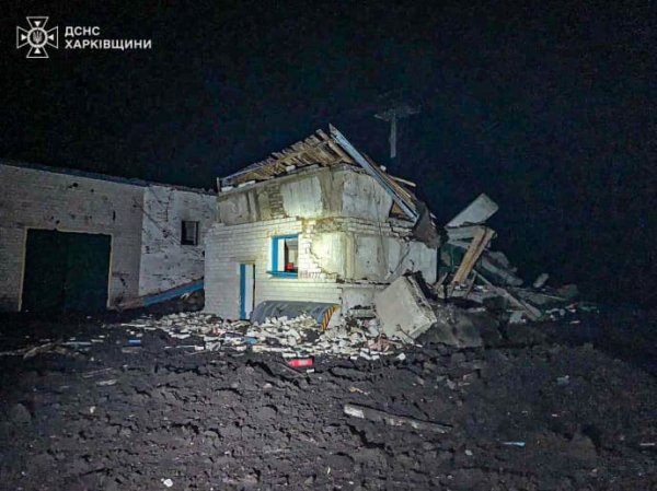 Россияне нанесли ракетный удар по пожарной части на Харьковщине, пострадал спасатель Россияне нанесли ракетный удар по пожарной части на Харьковщине, пострадал спасатель