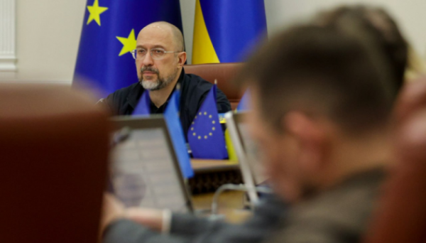 Україна зараз імпортує електроенергію з п'яти країн - Шмигаль Україна зараз імпортує електроенергію з п'яти країн - Шмигаль