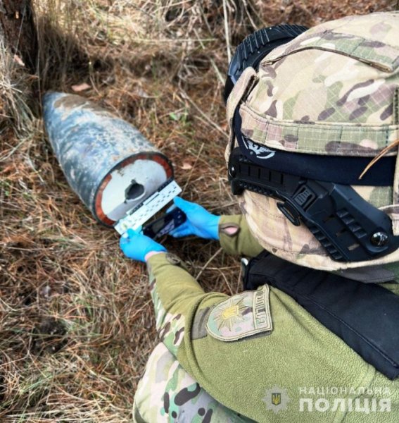 Опасный "урожай": в Винницкой области полиция показала вражеский БпЛА в недетонированном состоянии Опасный "урожай": в Винницкой области полиция показала вражеский БпЛА в недетонированном состоянии