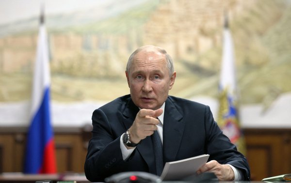 Вибори без вибору. Як Путін влаштував собі новий термін та на що чекати після його "перемоги"
Вибори без вибору. Як Путін влаштував собі новий термін та на що чекати після його "перемоги"