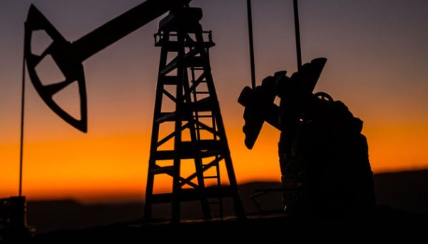 Нафта слабко дорожчає в очікуванні звітів ОПЕК і МЕА Нафта слабко дорожчає в очікуванні звітів ОПЕК і МЕА