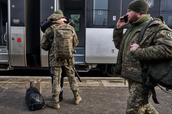 Мобілізація в Україні. Як Рада працює над законопроєктом і до чого готуватися
Мобілізація в Україні. Як Рада працює над законопроєктом і до чого готуватися