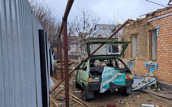 На Дніпропетровщині через ворожі обстріли пошкоджена АЗС
На Дніпропетровщині через ворожі обстріли пошкоджена АЗС
