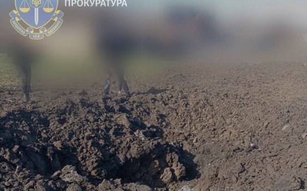 Унаслідок ракетної атаки росіян на Херсонщині поранено двох людей
Унаслідок ракетної атаки росіян на Херсонщині поранено двох людей