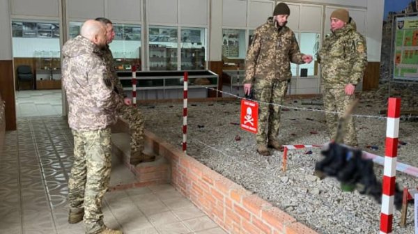 В Минобороны разрабатывают противоминные берцы для саперов В Минобороны разрабатывают противоминные берцы для саперов