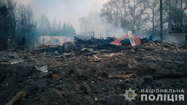 Росіяни продовжують терор Сумщини
Росіяни продовжують терор Сумщини