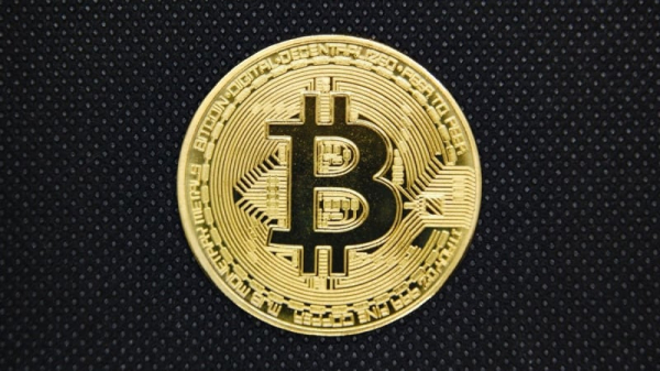 Биткоин снова пересек отметку $70 тысяч
Биткоин снова пересек отметку $70 тысяч