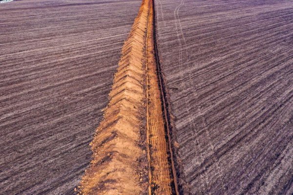 На Дніпропетровщині будують нові фортифікаційні споруди
На Дніпропетровщині будують нові фортифікаційні споруди