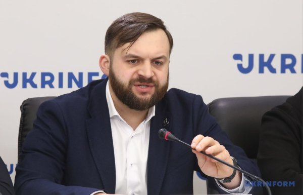 Через порушення правил перетину кордону призупинили ліцензії близько 90 перевізників Через порушення правил перетину кордону призупинили ліцензії близько 90 перевізників