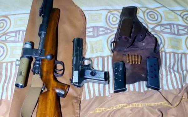 Поліцейські виявили у мешканця Київщини зброю та боєприпаси
Поліцейські виявили у мешканця Київщини зброю та боєприпаси