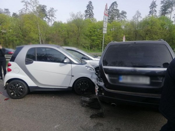 У Києві сталась ДТП за участю шести автівок
У Києві сталась ДТП за участю шести автівок