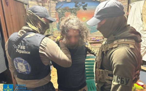 Одесит наводив російські ракети на будівлі Служби безпеки та прокуратури, щоб помститися за судимість, – СБУ
Одесит наводив російські ракети на будівлі Служби безпеки та прокуратури, щоб помститися за судимість, – СБУ