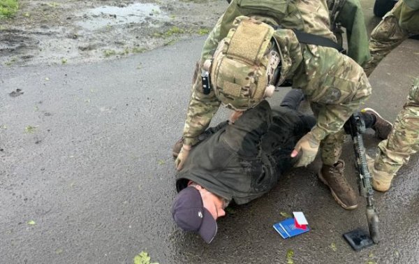 Розстріл поліцейських. З'явилося відео затримання нападників
Розстріл поліцейських. З'явилося відео затримання нападників