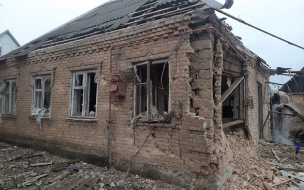 Російські окупанти обстріляли Нікополь: пошкоджена будівля торгівельного центру та адмінбудівлі
Російські окупанти обстріляли Нікополь: пошкоджена будівля торгівельного центру та адмінбудівлі