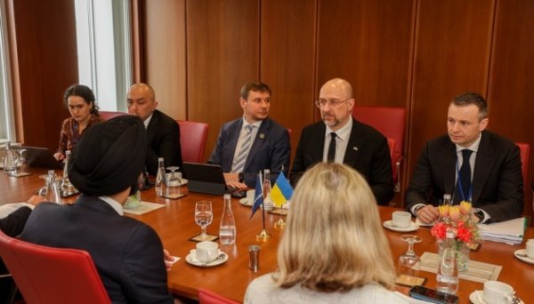 Шмигаль пропонує президенту Світового банку підписати меморандум про розвиток ринку житла Шмигаль пропонує президенту Світового банку підписати меморандум про розвиток ринку житла